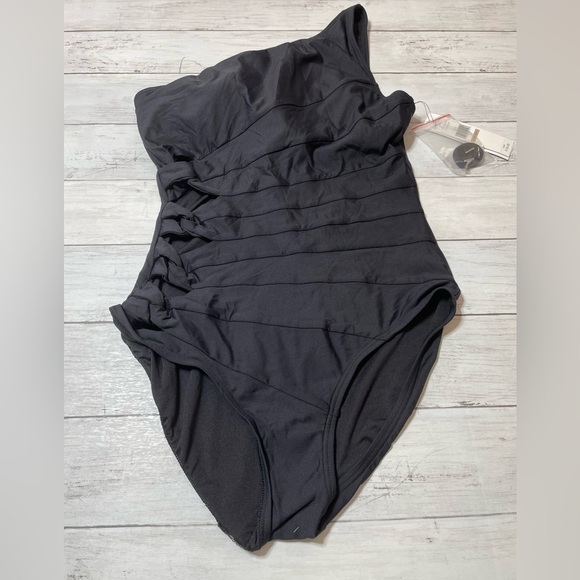 Carmen Marc Valvo Twist Bandeau Underwire One-Piece Black cut out boho - Picture 3 of 6